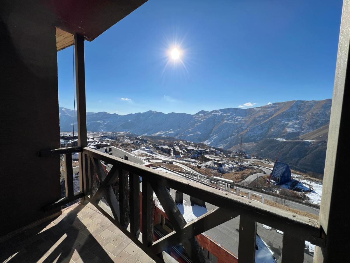 Mountain Cricket Chalets And Apartments Gudauri Exterior foto